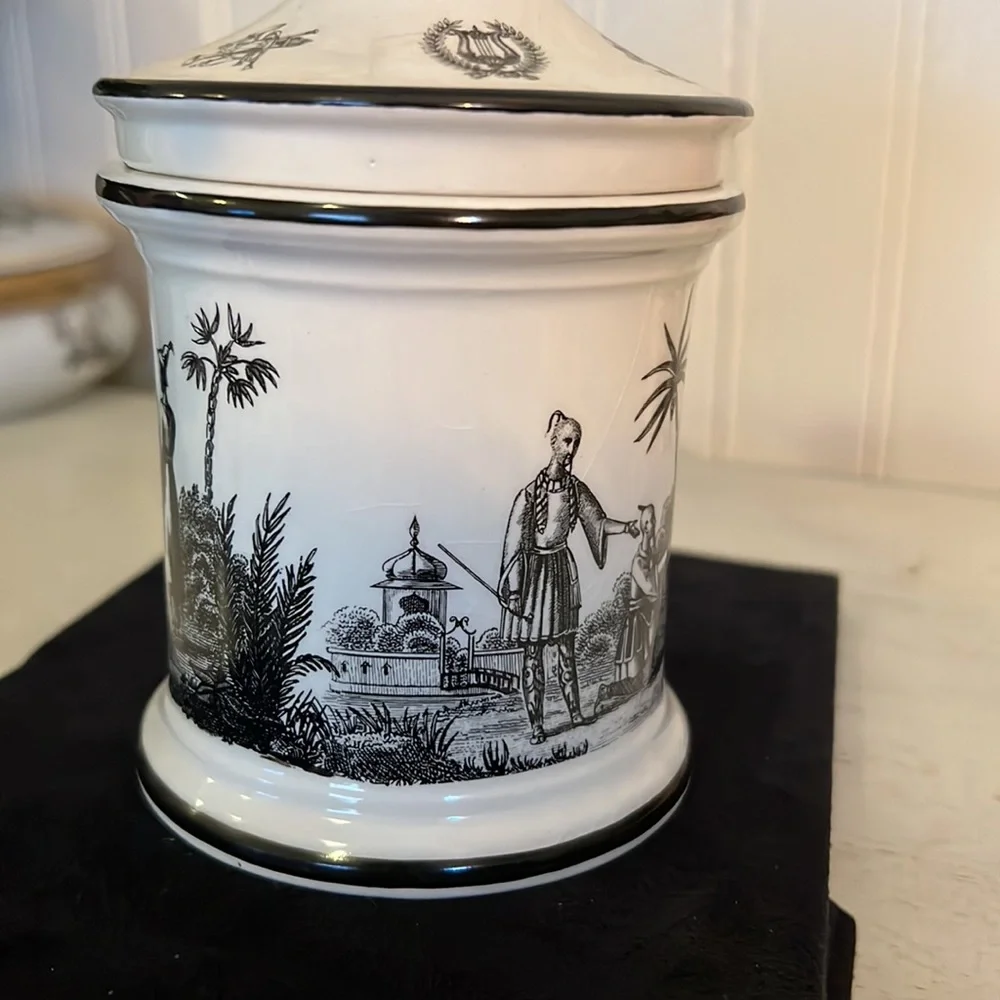 Vintage Mottahedeh Italy black white canister 6.5” x 3.5”